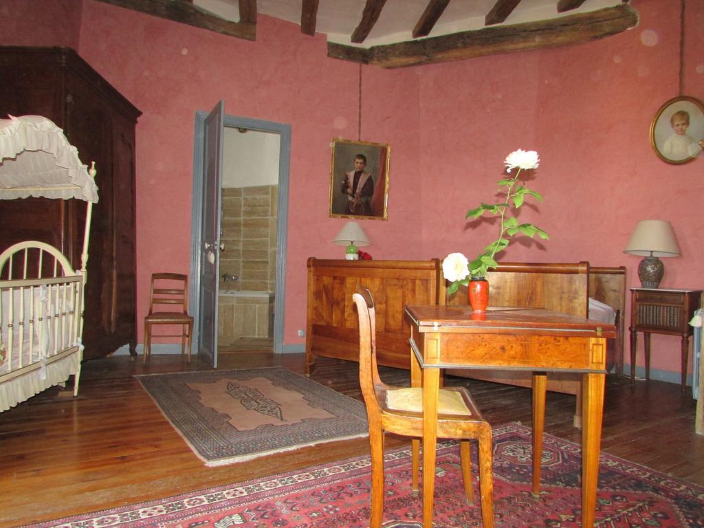 Chateau De La Roche Martel Roiffé Room photo
