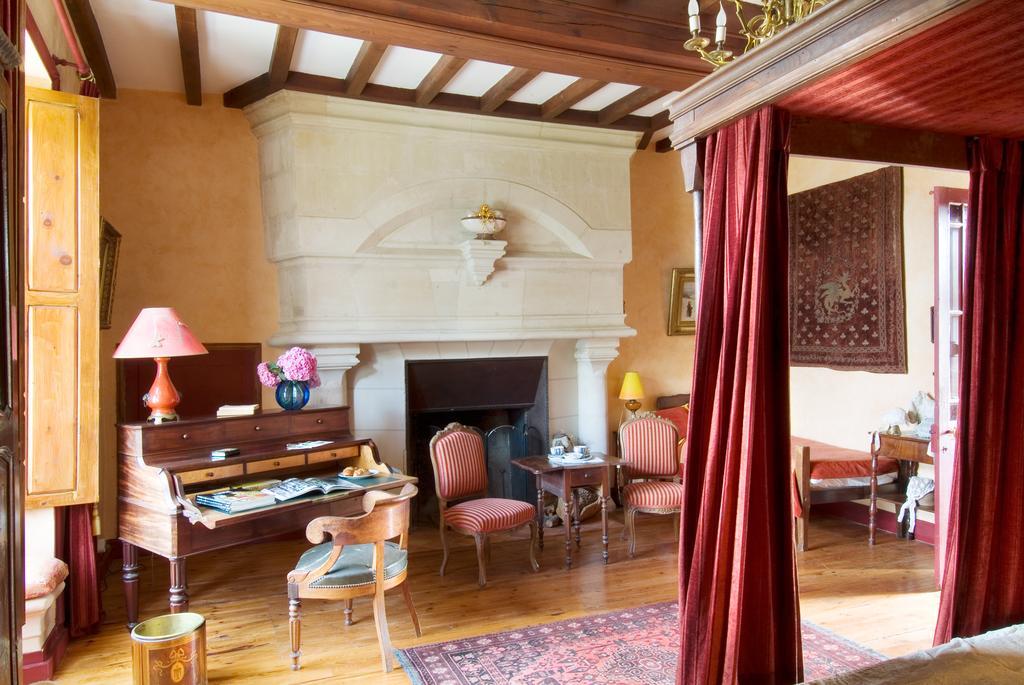 Chateau De La Roche Martel Roiffé Room photo